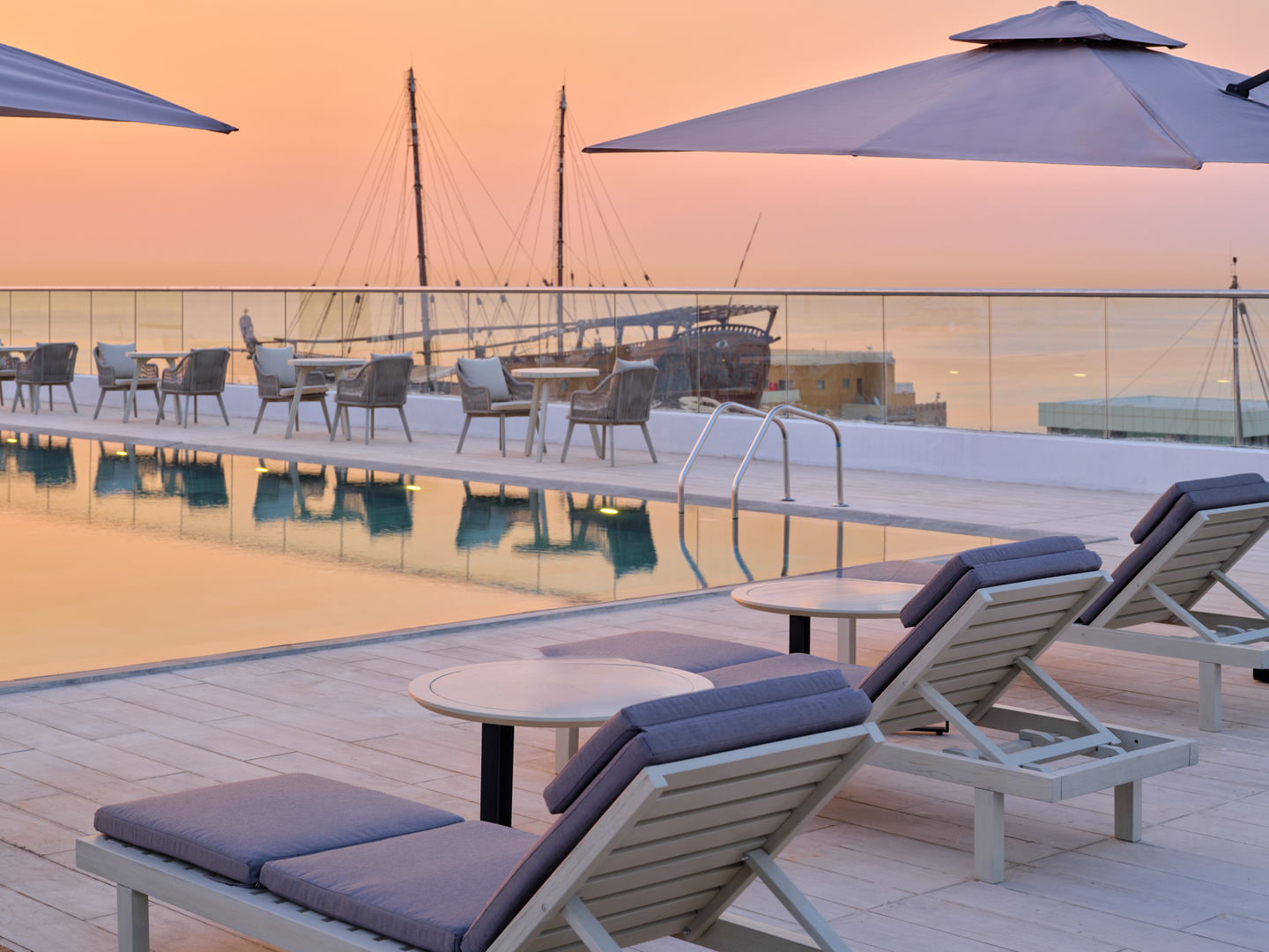 Pool Bar